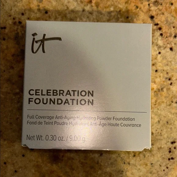 IT Cosmetics Celebration Foundation - MEDIUM full coverage, antiaging POWDER - Picture 3 of 7